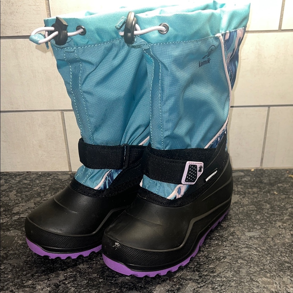 Size 13 Girls Kamik Teal and Black Winter Boots. Believed New without tags.